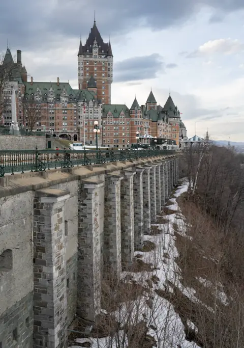 Château, crossed out: cut